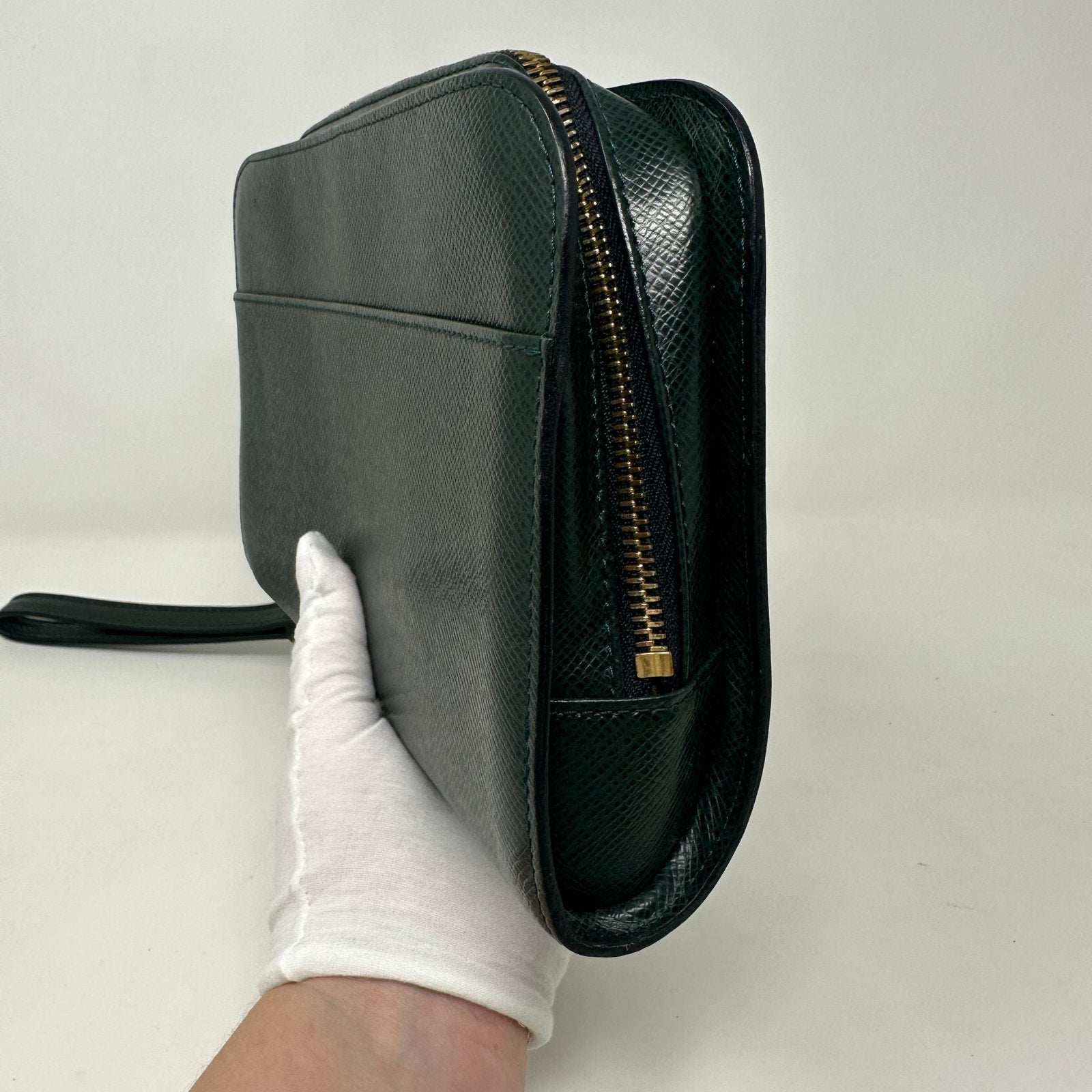 Louis Vuitton LV Baikal Clutch Epicea Green Taiga Leather Bag