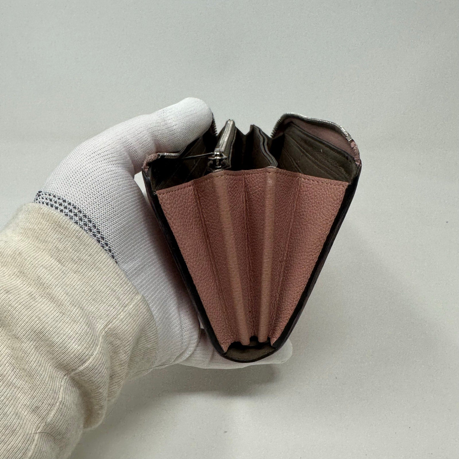 Louis Vuitton LV Veau Cachemire Comete Wallet Magnolia