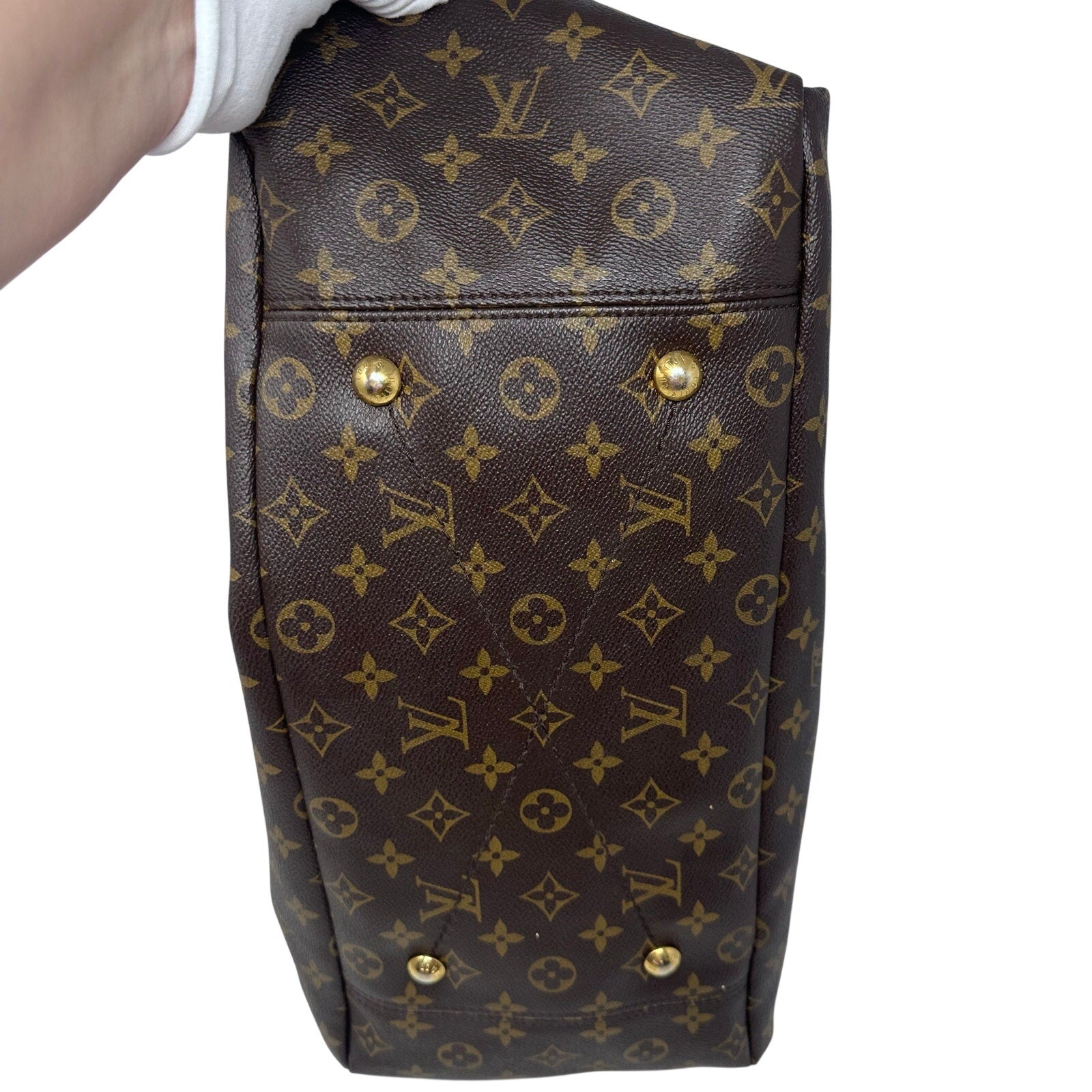 Louis Vuitton LV Monogram Artsy MM Shoulder Bag