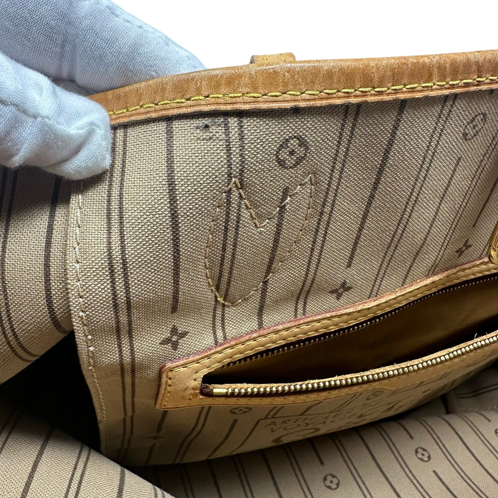 Louis Vuitton LV Monogram Neverfull MM Tote Bag Beige Interior
