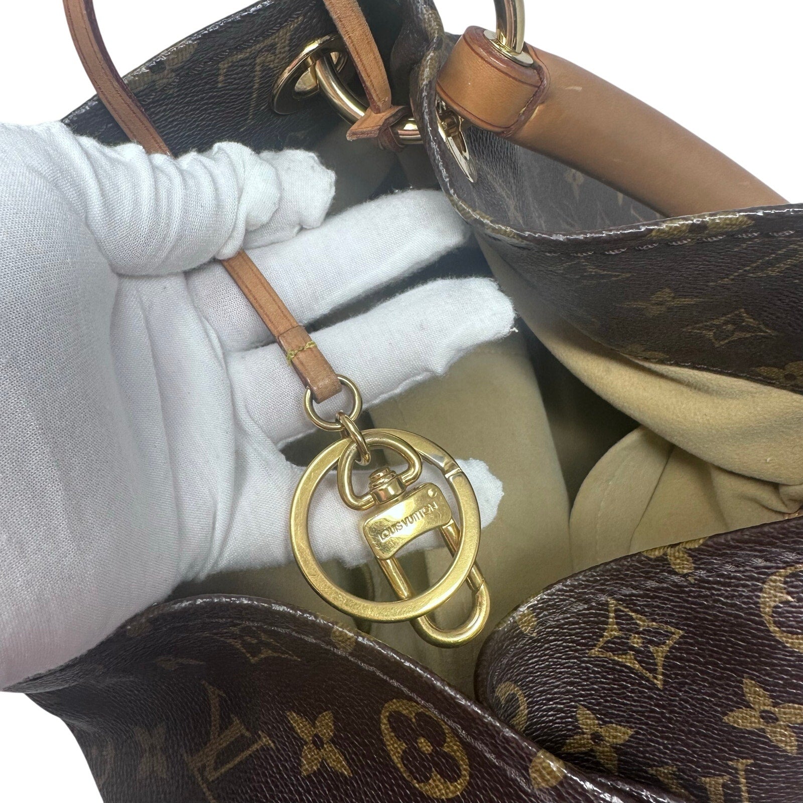 Louis Vuitton LV Monogram Artsy MM Shoulder Bag