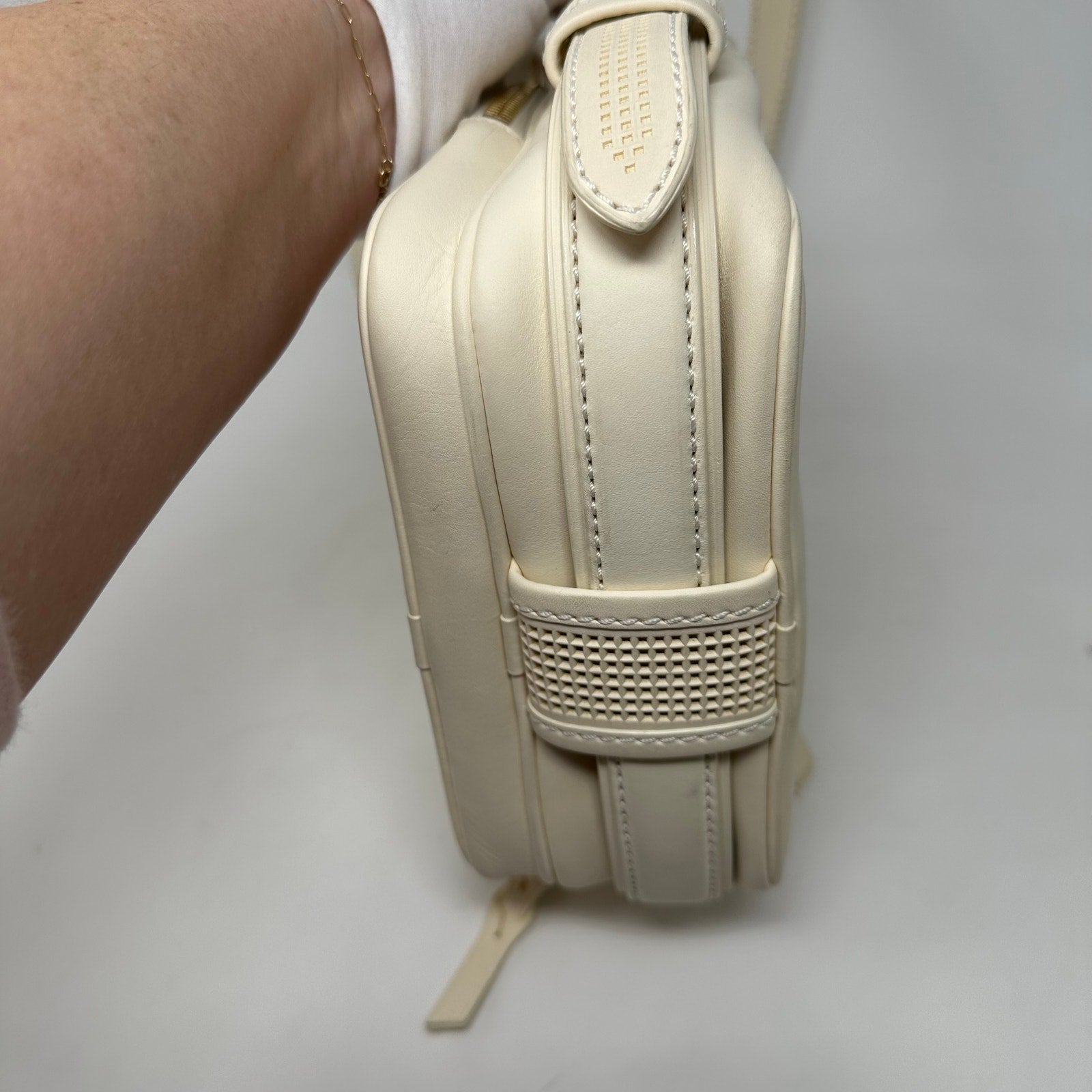 Louis Vuitton LV Cuir Bequia Trotter MM Crossbody Bag White/Cream Leather