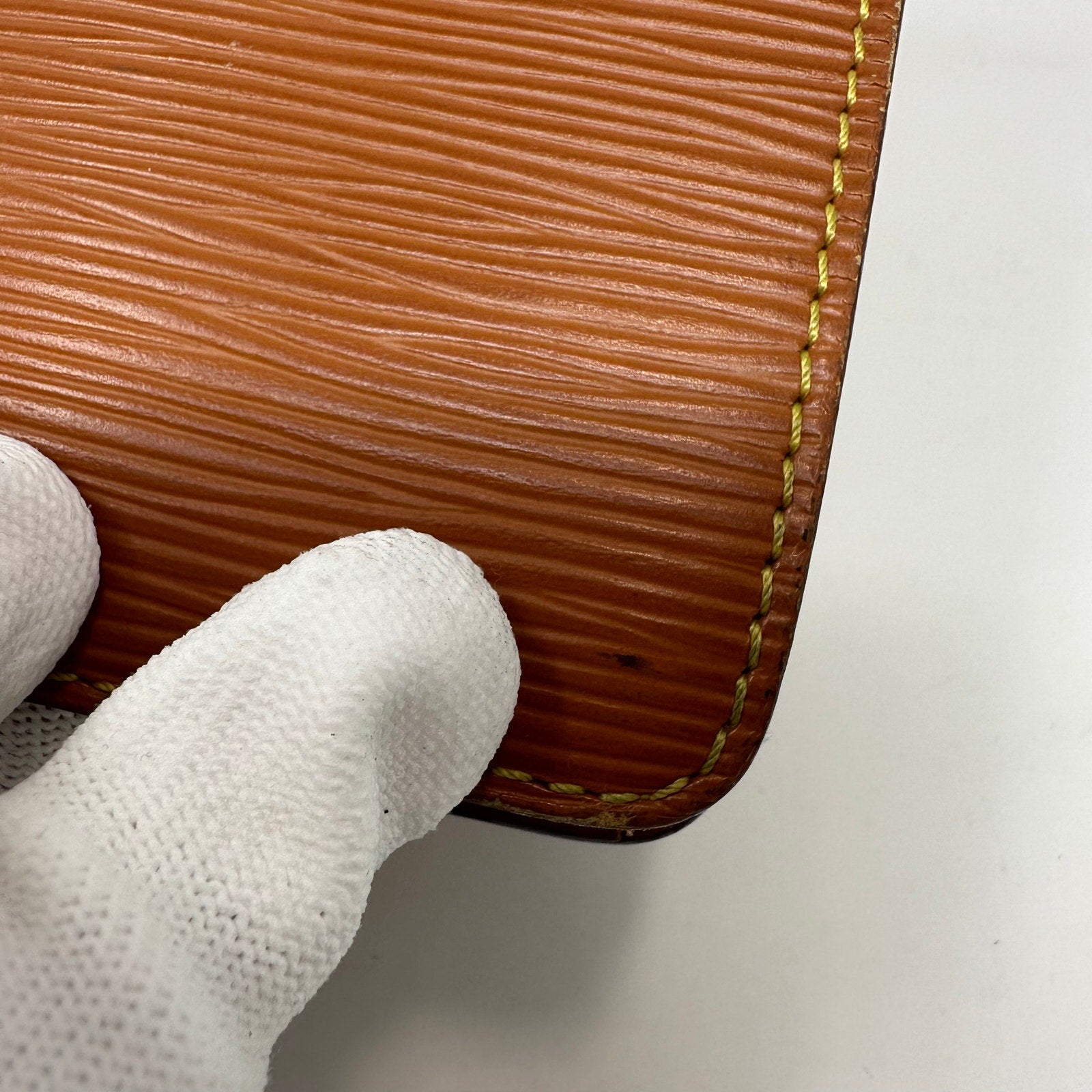 Louis Vuitton LV Pochette Homme Clutch Bag Epi Leather Cipango Gold