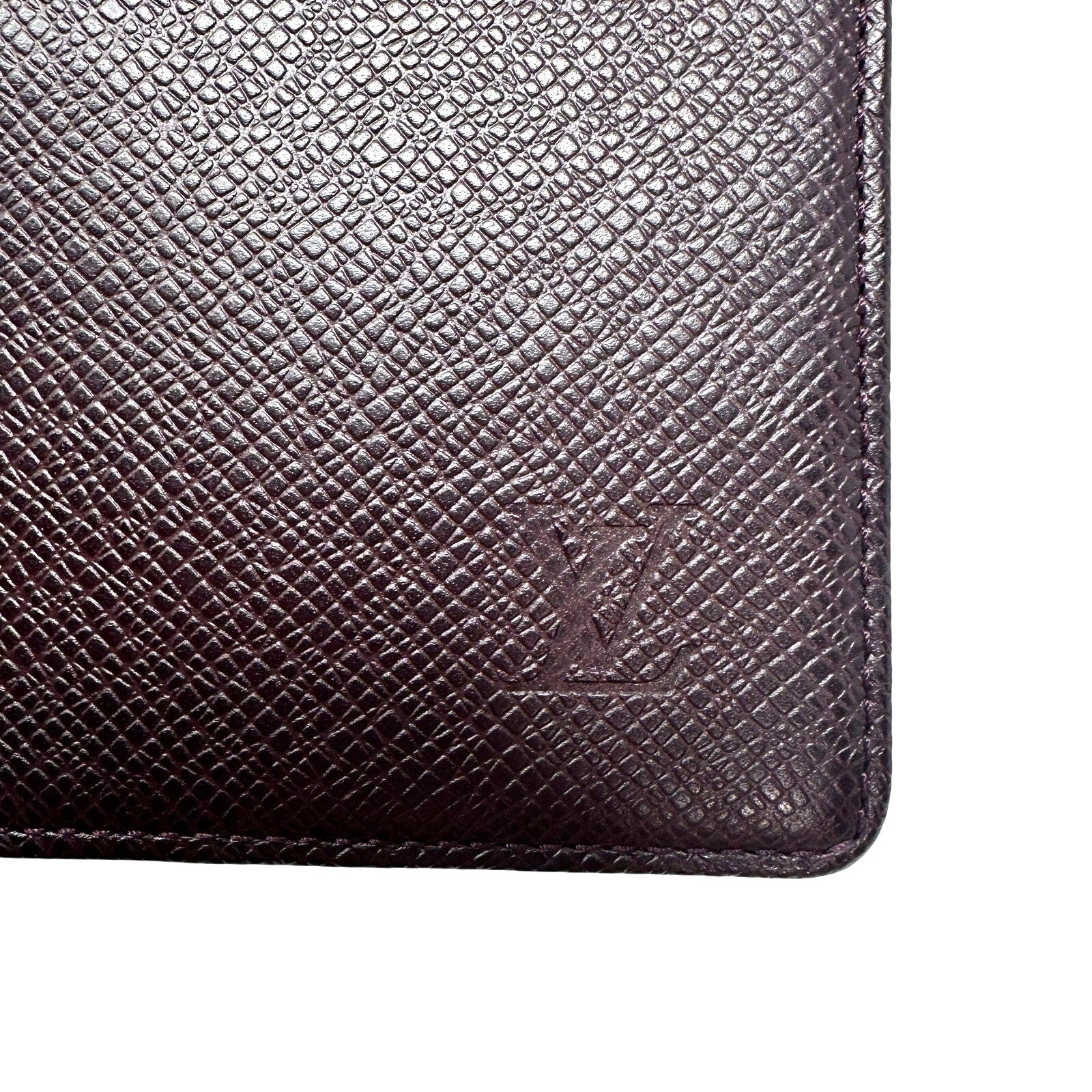 Louis Vuitton LV Taiga Leather Porte-Valeurs Cartes Crédit Vertical Wallet Burgundy Full Inclusion