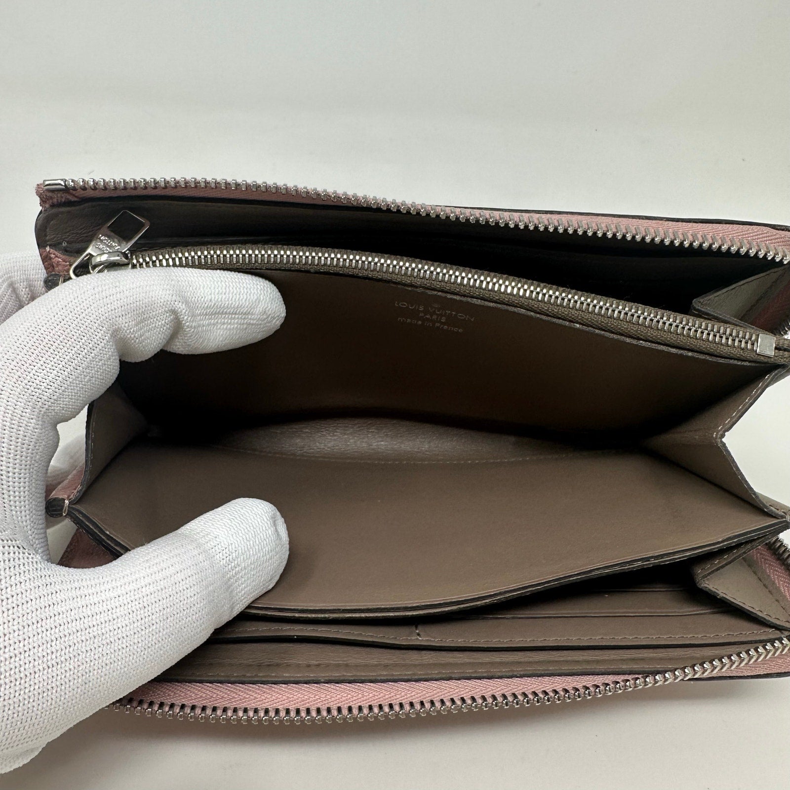 Louis Vuitton LV Veau Cachemire Comete Wallet Magnolia