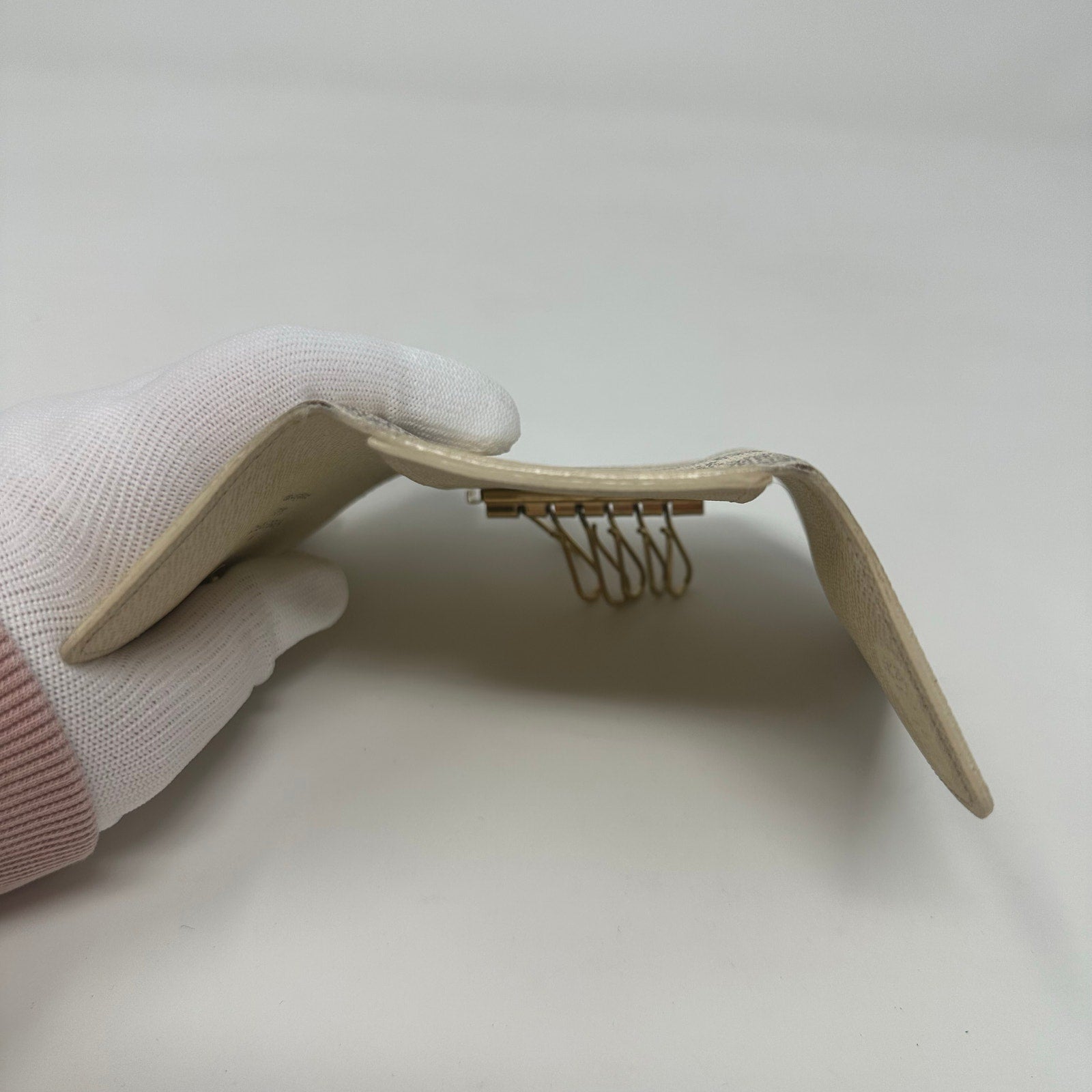 Louis Vuitton LV Damier Azur 6 Key Cles Holder