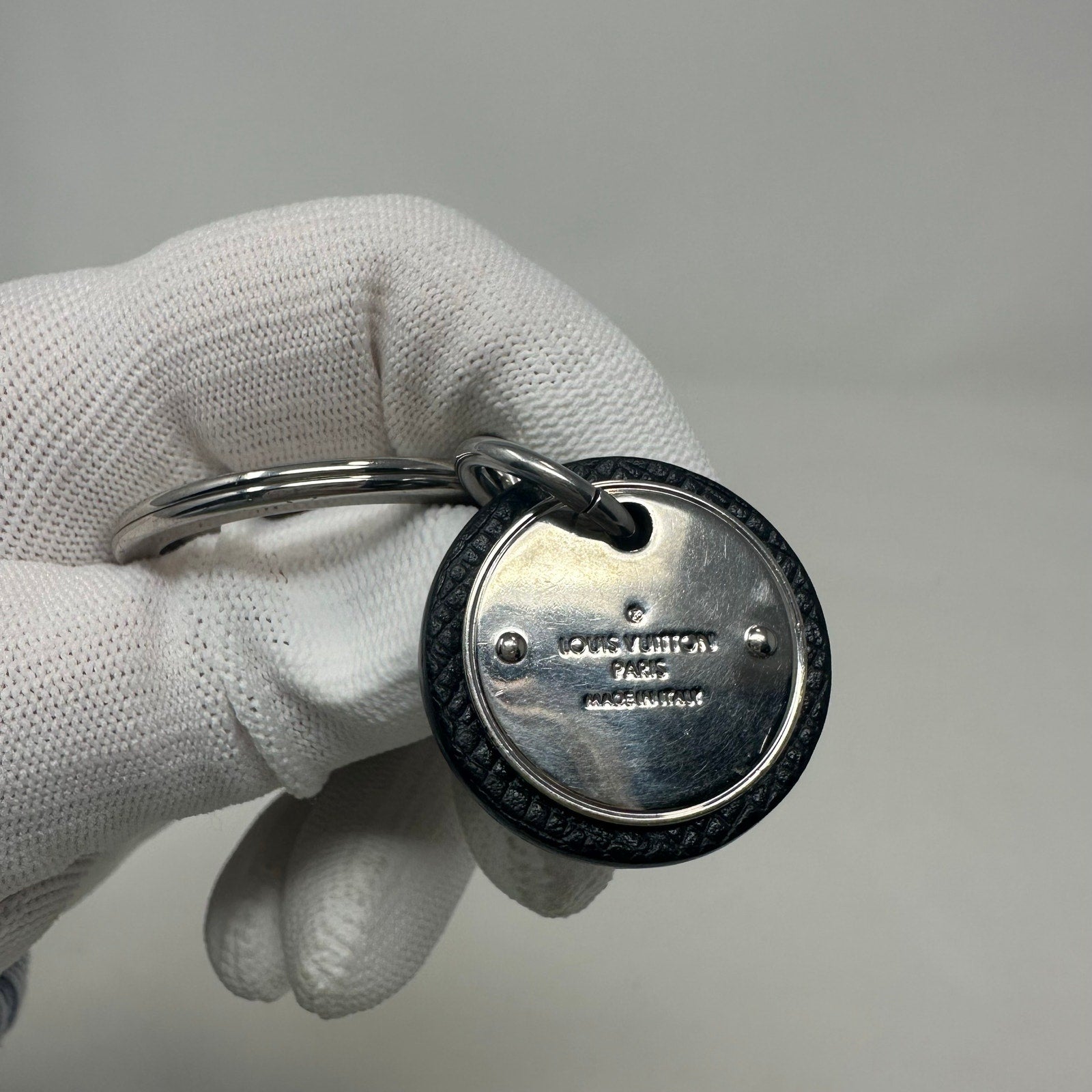 Louis Vuitton LV Cut Circle Key Ring Holder Black Silver
