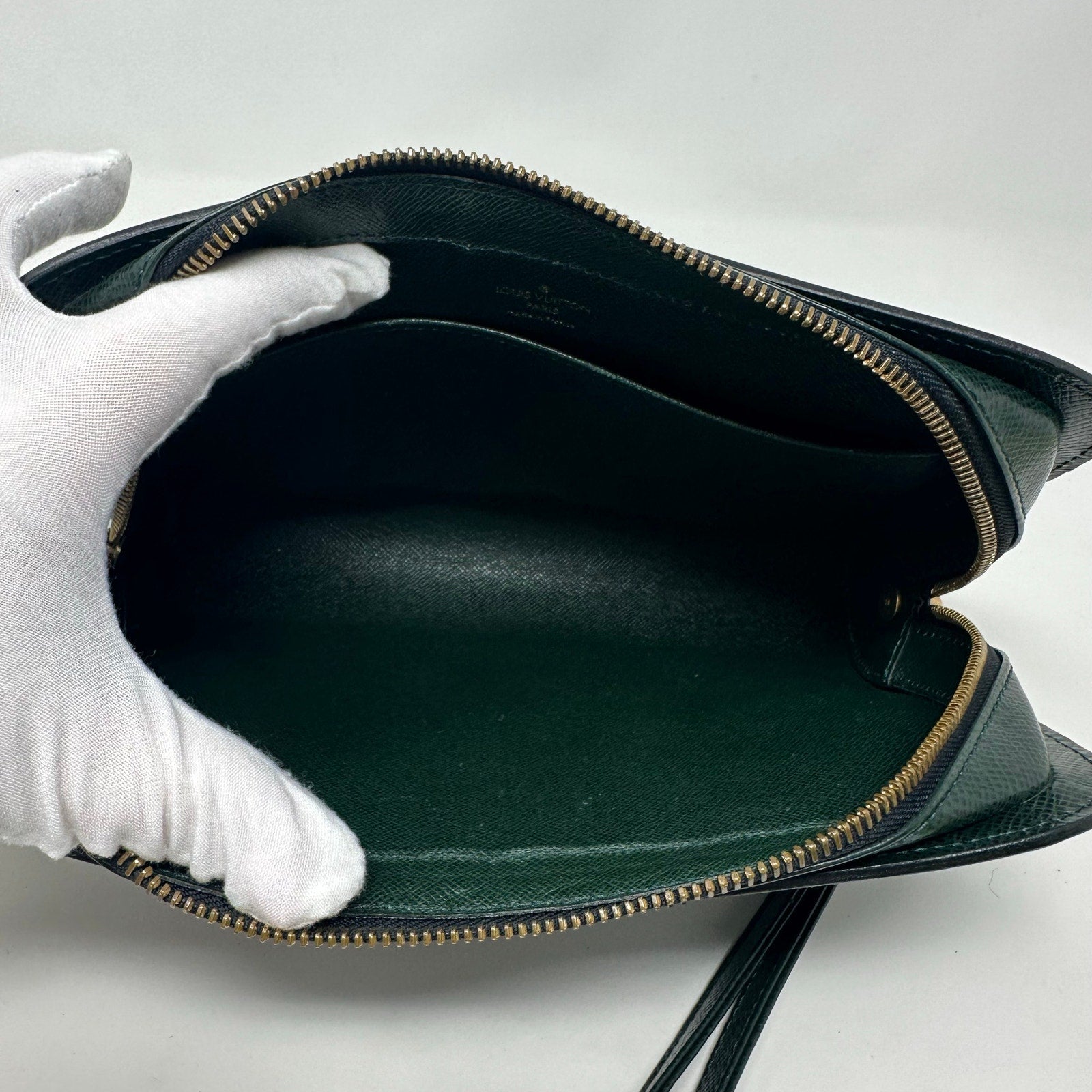 Louis Vuitton LV Baikal Clutch Epicea Green Taiga Leather Bag