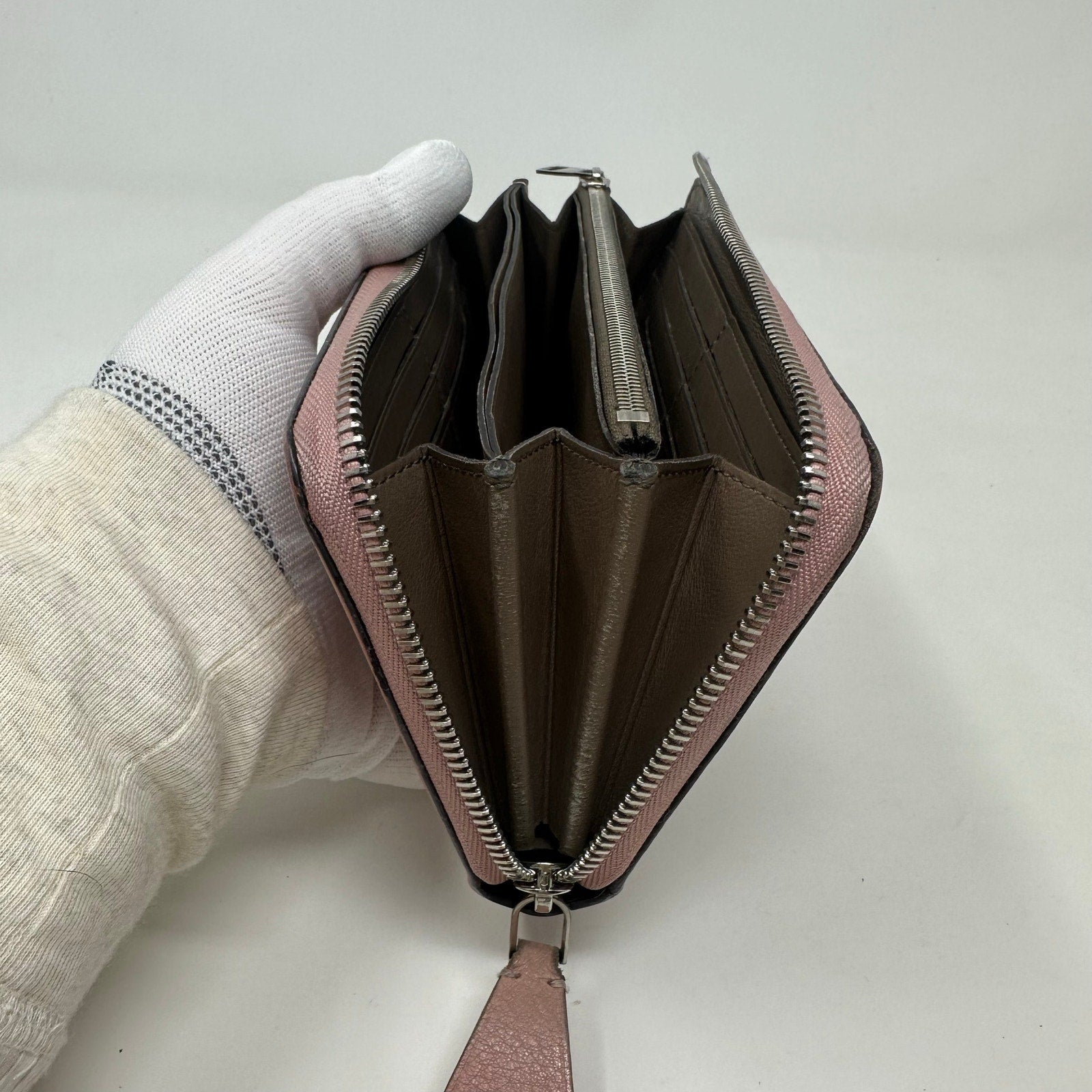 Louis Vuitton LV Veau Cachemire Comete Wallet Magnolia