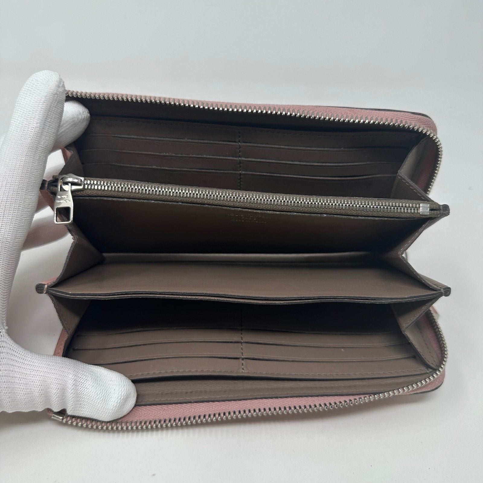 Louis Vuitton LV Veau Cachemire Comete Wallet Magnolia