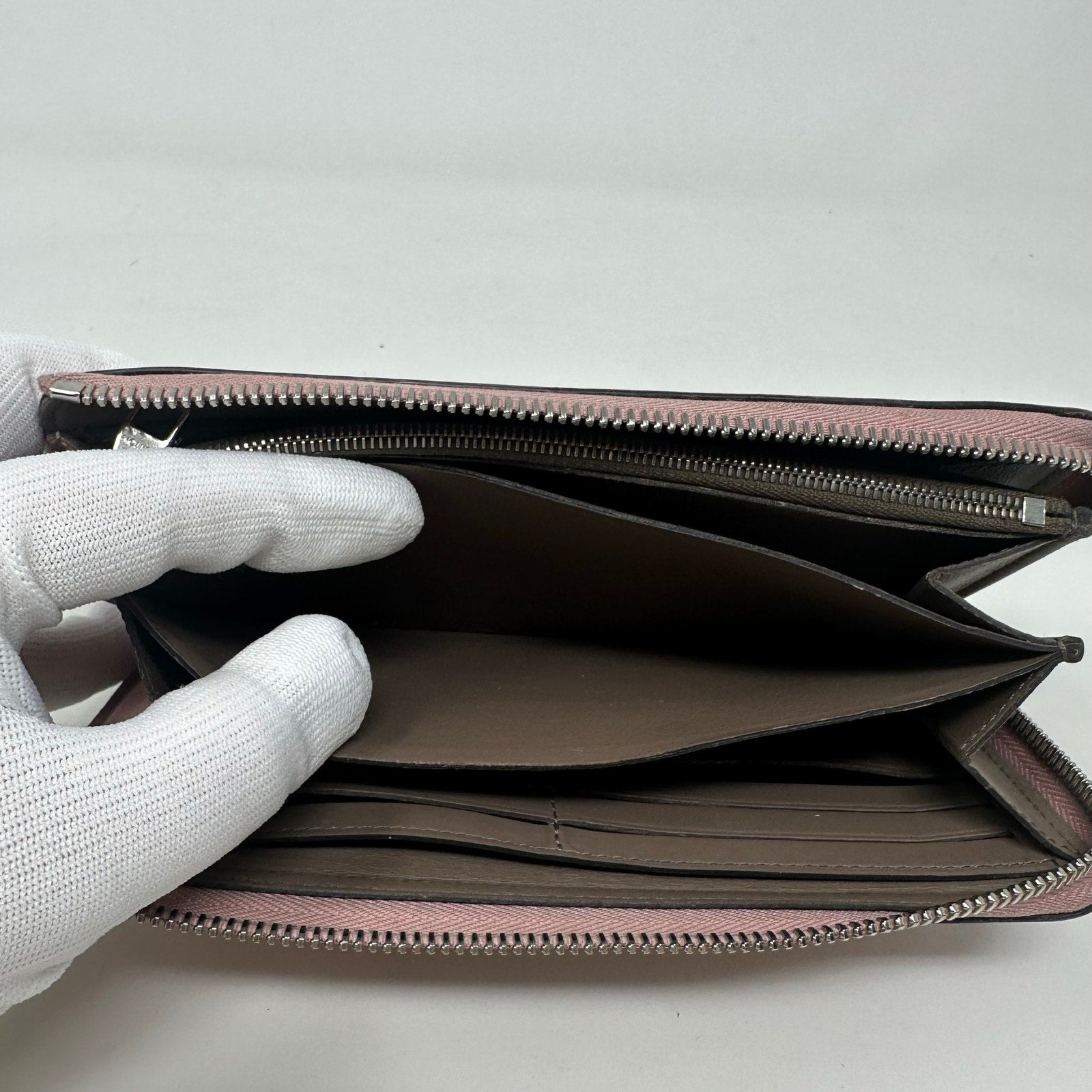 Louis Vuitton LV Veau Cachemire Comete Wallet Magnolia