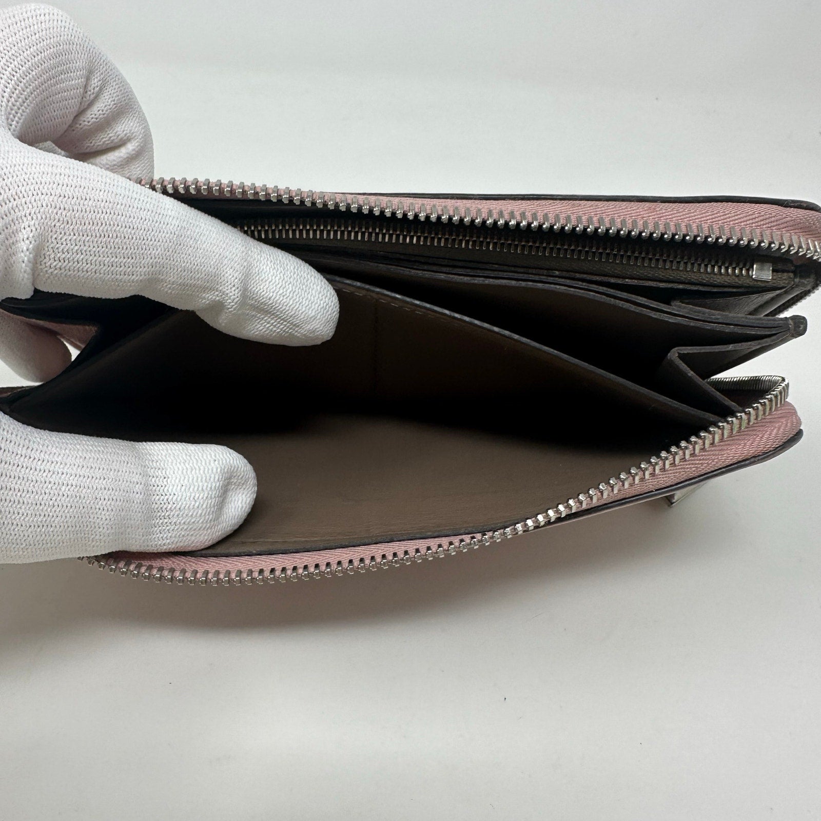 Louis Vuitton LV Veau Cachemire Comete Wallet Magnolia