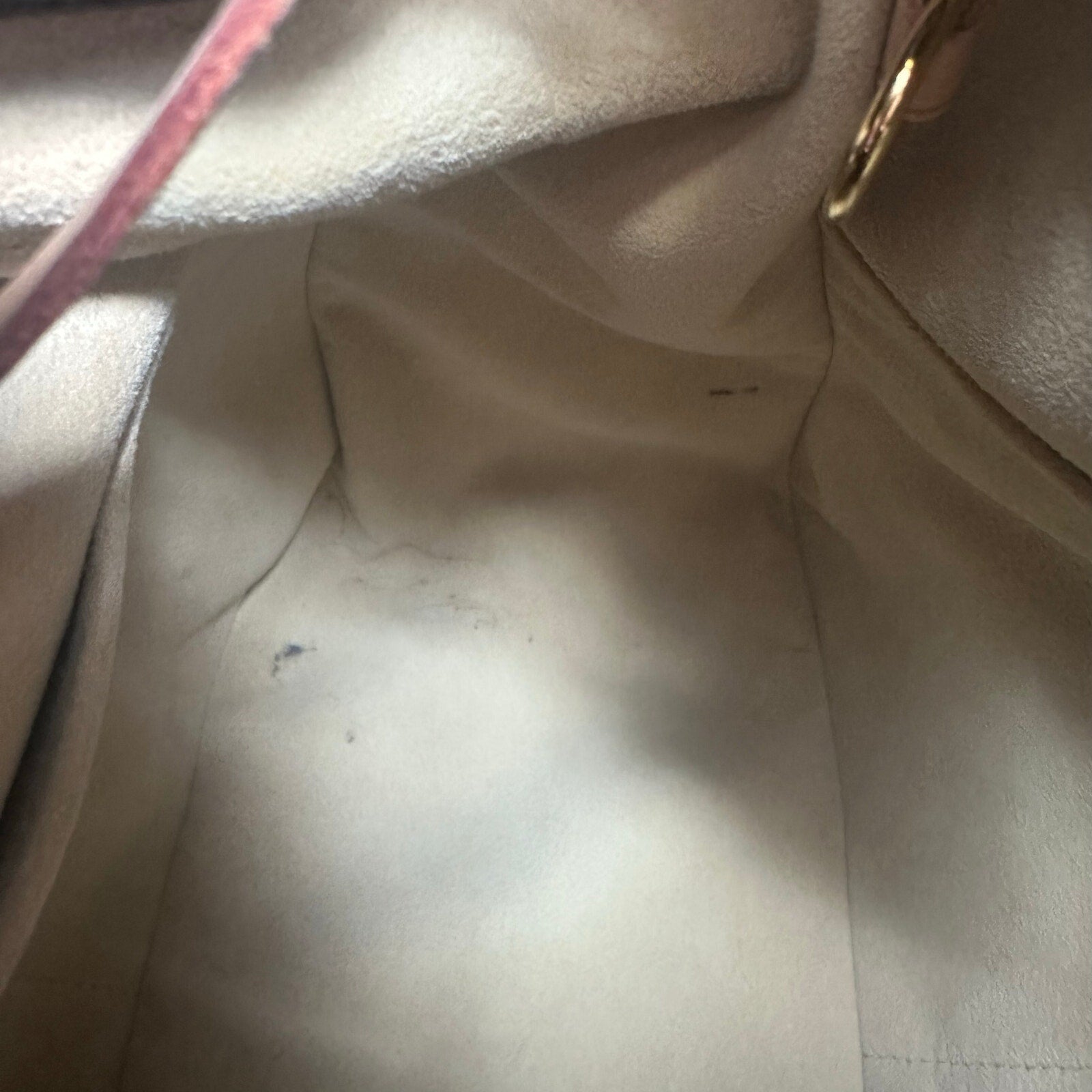 Louis Vuitton LV Monogram Artsy MM Shoulder Bag