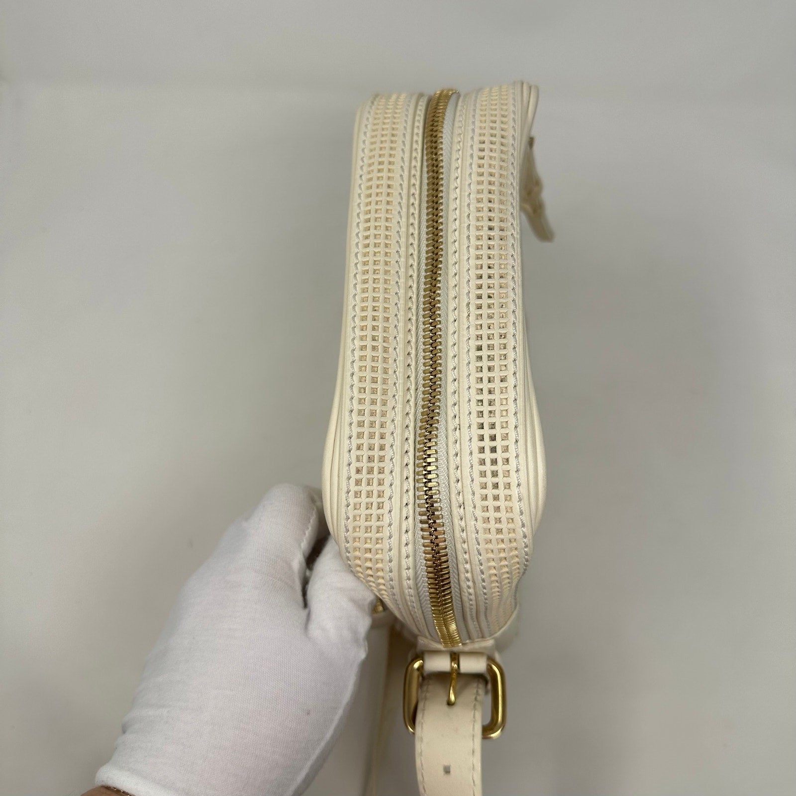 Louis Vuitton LV Cuir Bequia Trotter MM Crossbody Bag White/Cream Leather