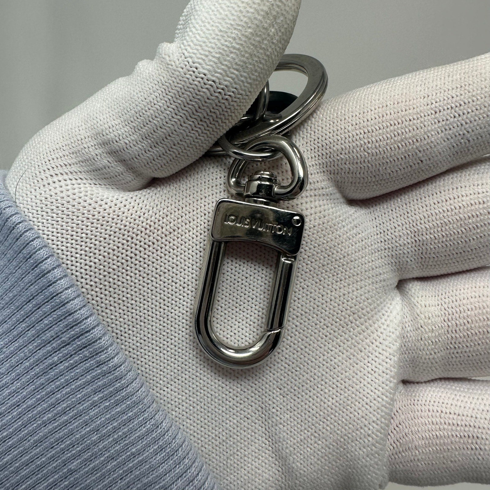 Louis Vuitton LV Cut Circle Key Ring Holder Black Silver