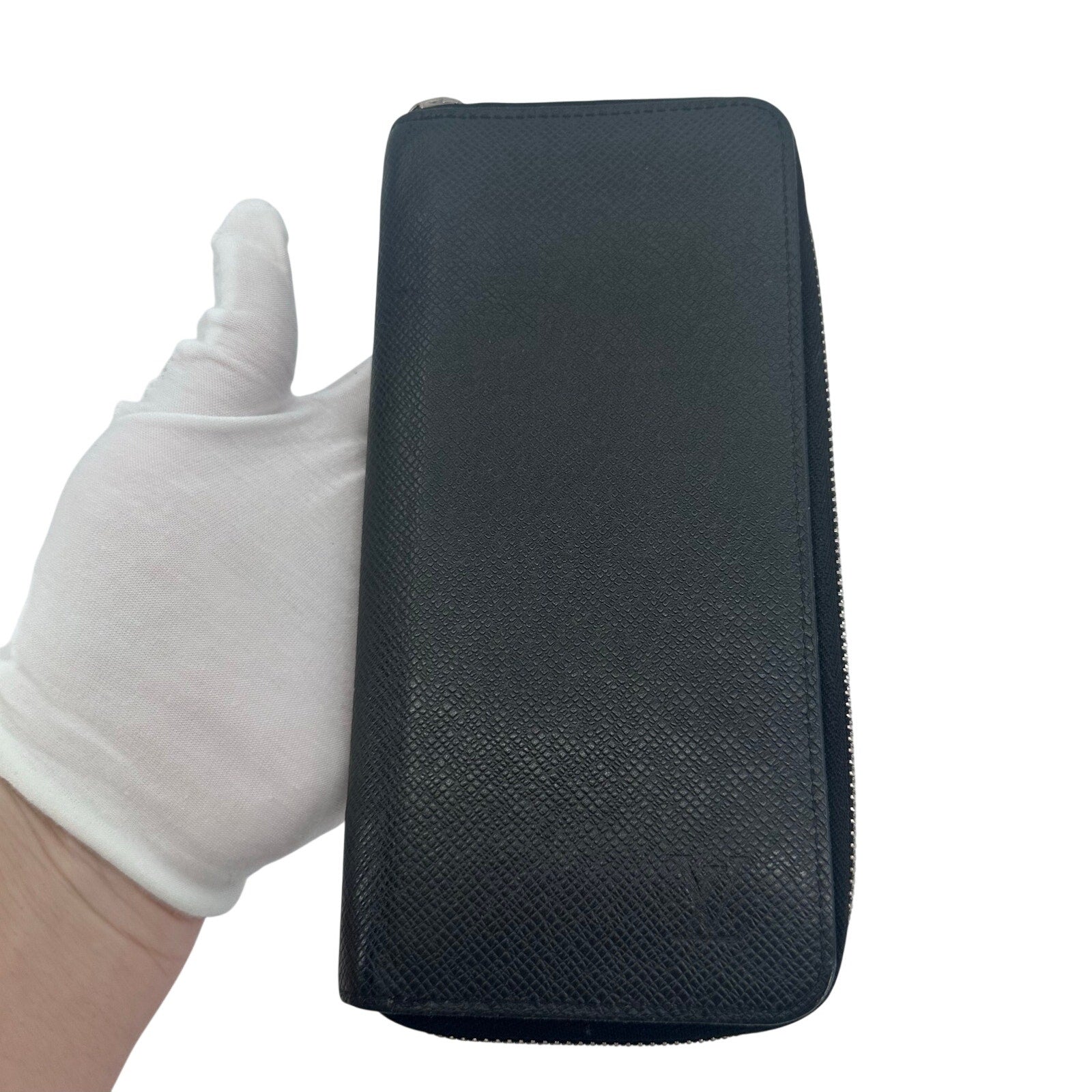 Louis Vuitton LV Taiga Leather Zippy Zip Around Wallet black
