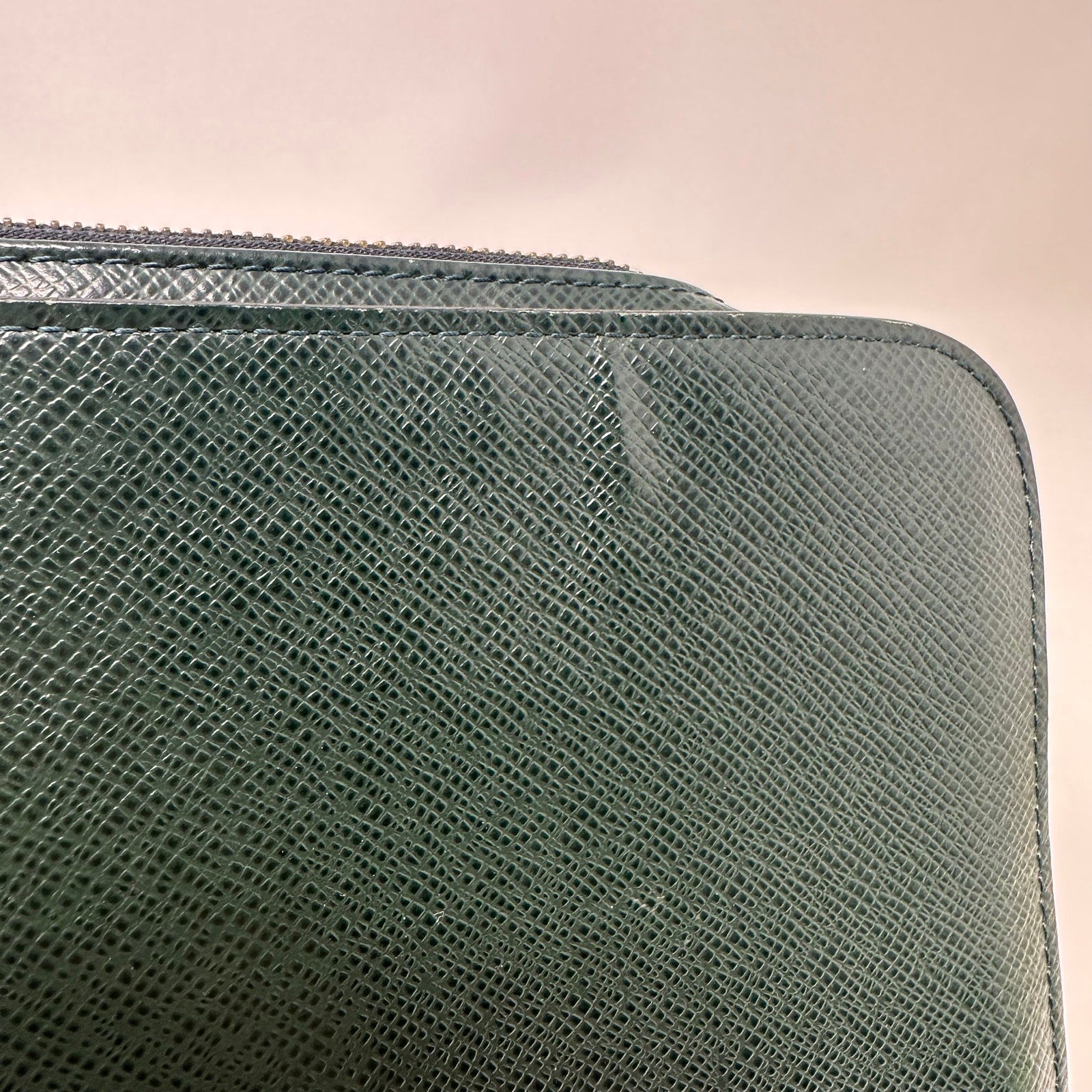 Louis Vuitton LV Baikal Clutch Epicea Green Taiga Leather Bag