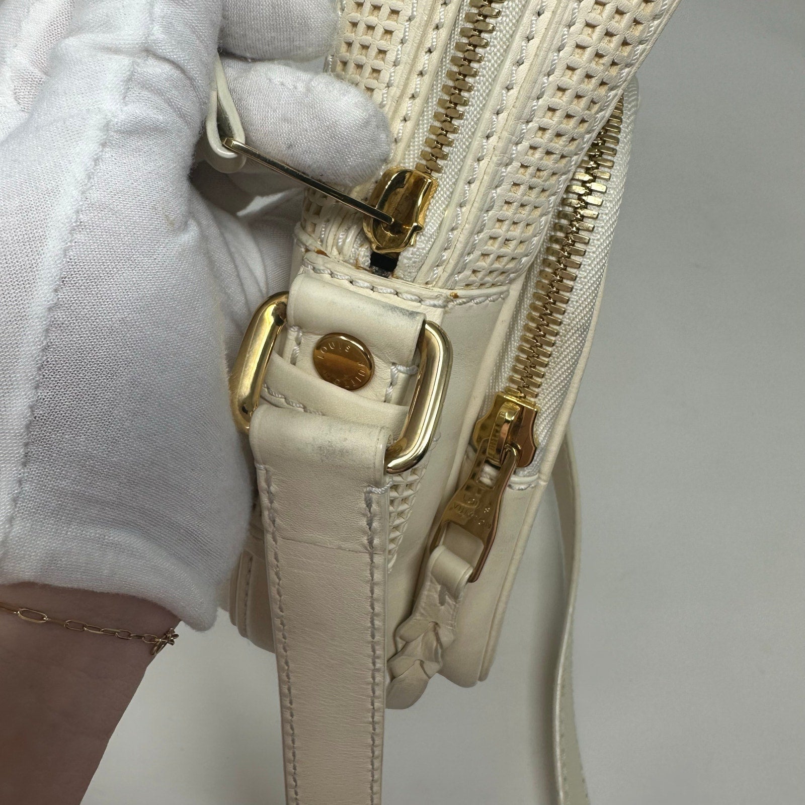 Louis Vuitton LV Cuir Bequia Trotter MM Crossbody Bag White/Cream Leather