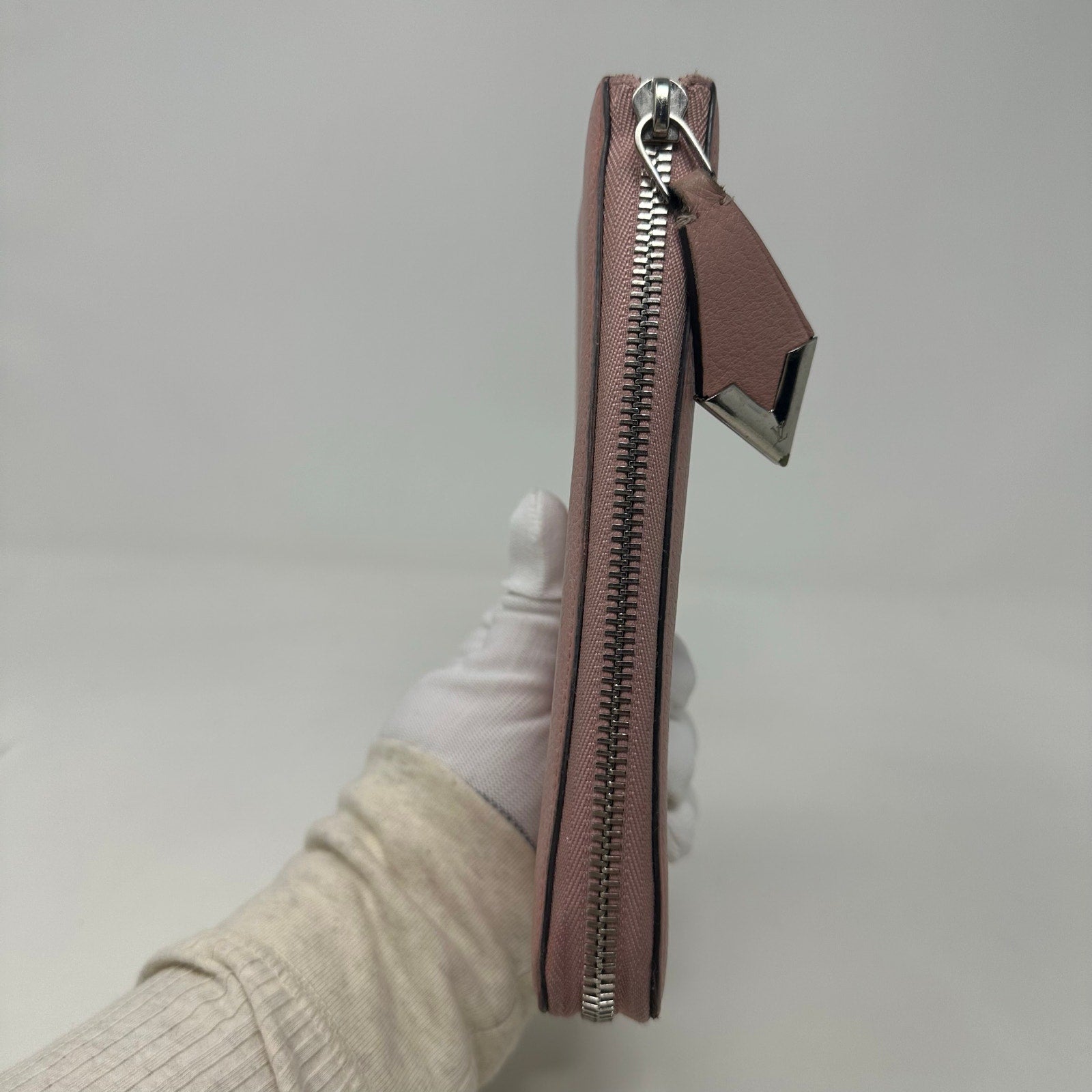 Louis Vuitton LV Veau Cachemire Comete Wallet Magnolia