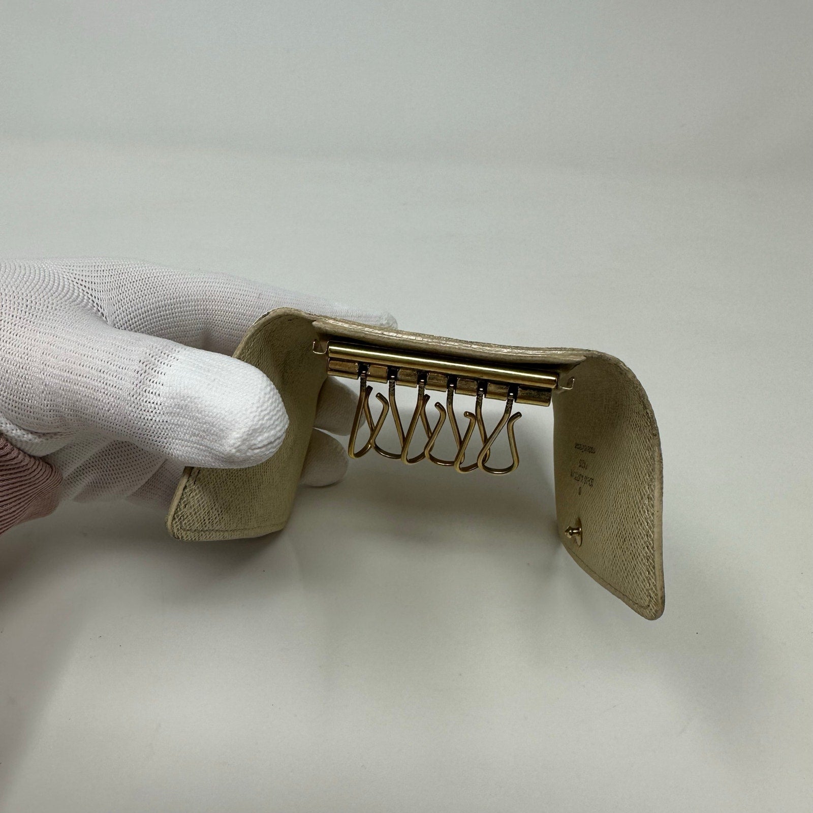 Louis Vuitton LV Damier Azur 6 Key Cles Holder