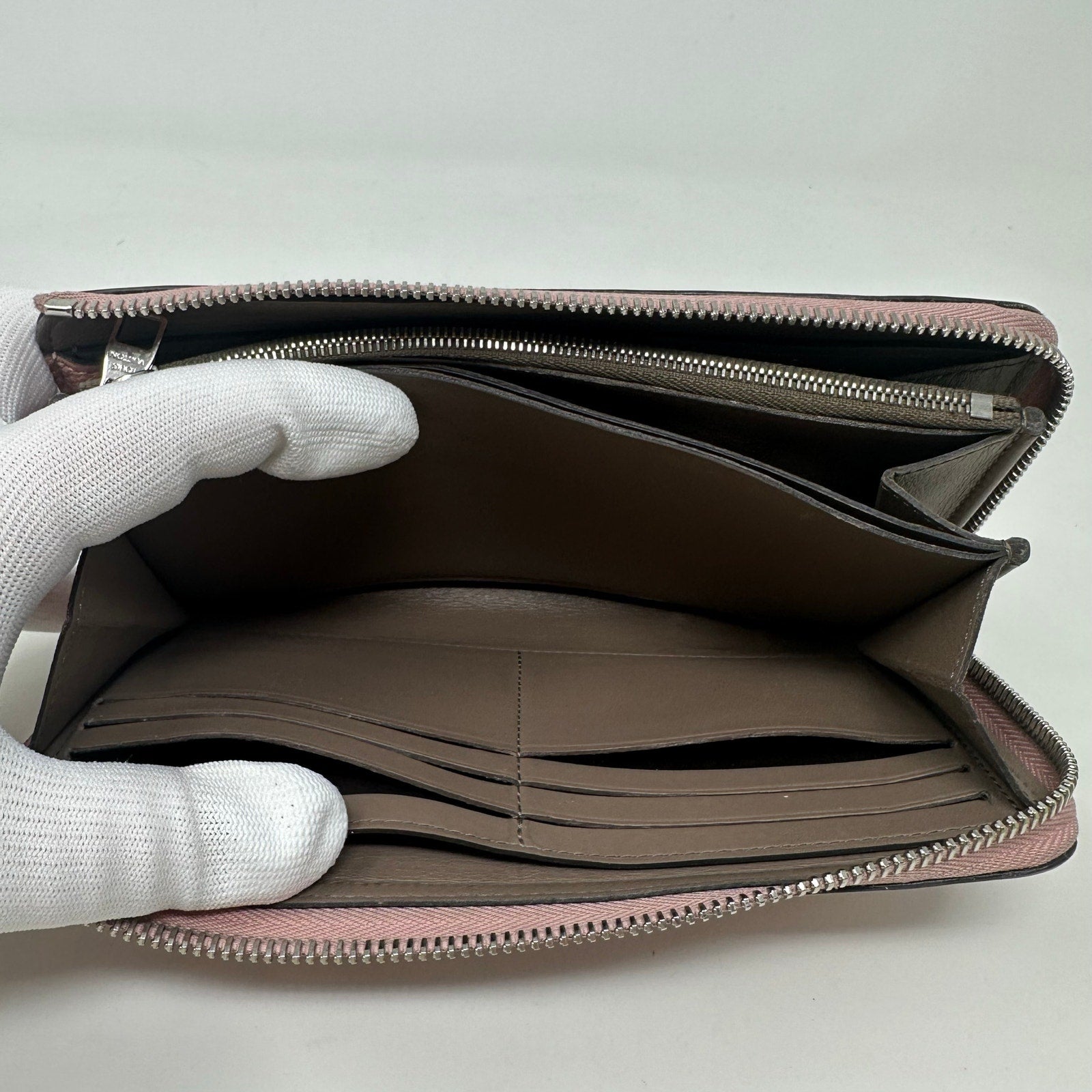 Louis Vuitton LV Veau Cachemire Comete Wallet Magnolia