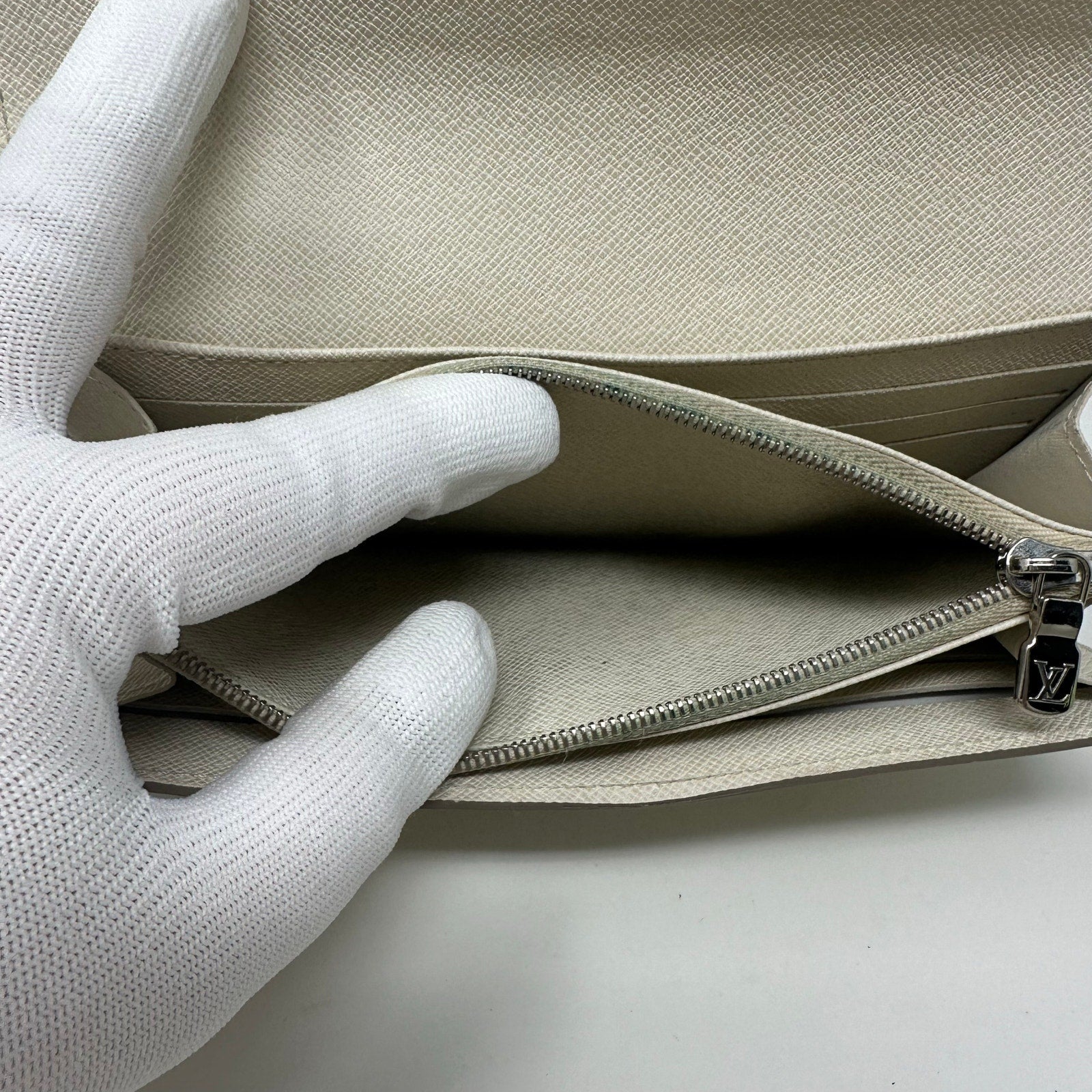 Louis Vuitton LV White Epi Leather Portefeuille Sarah Wallet