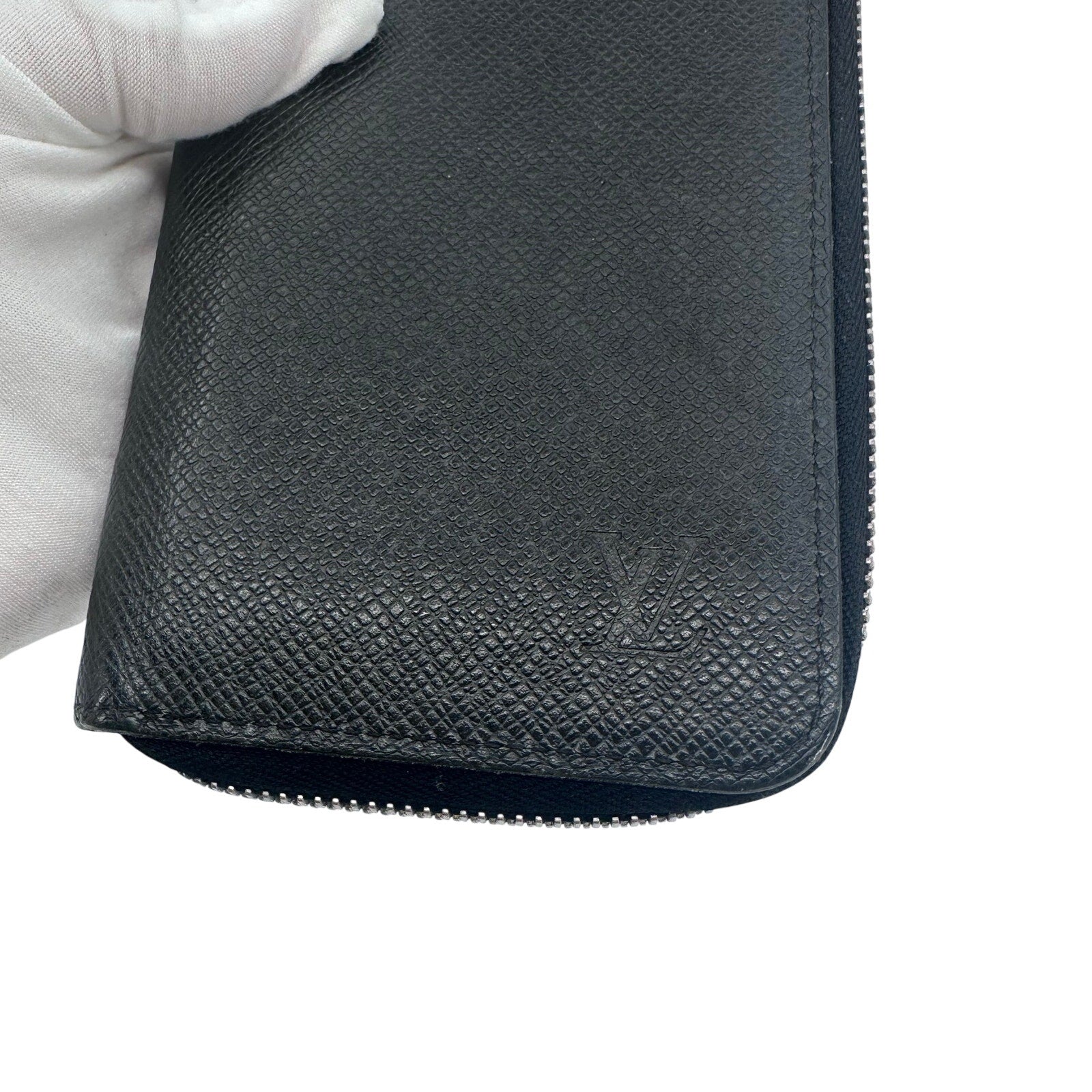 Louis Vuitton LV Taiga Leather Zippy Zip Around Wallet black