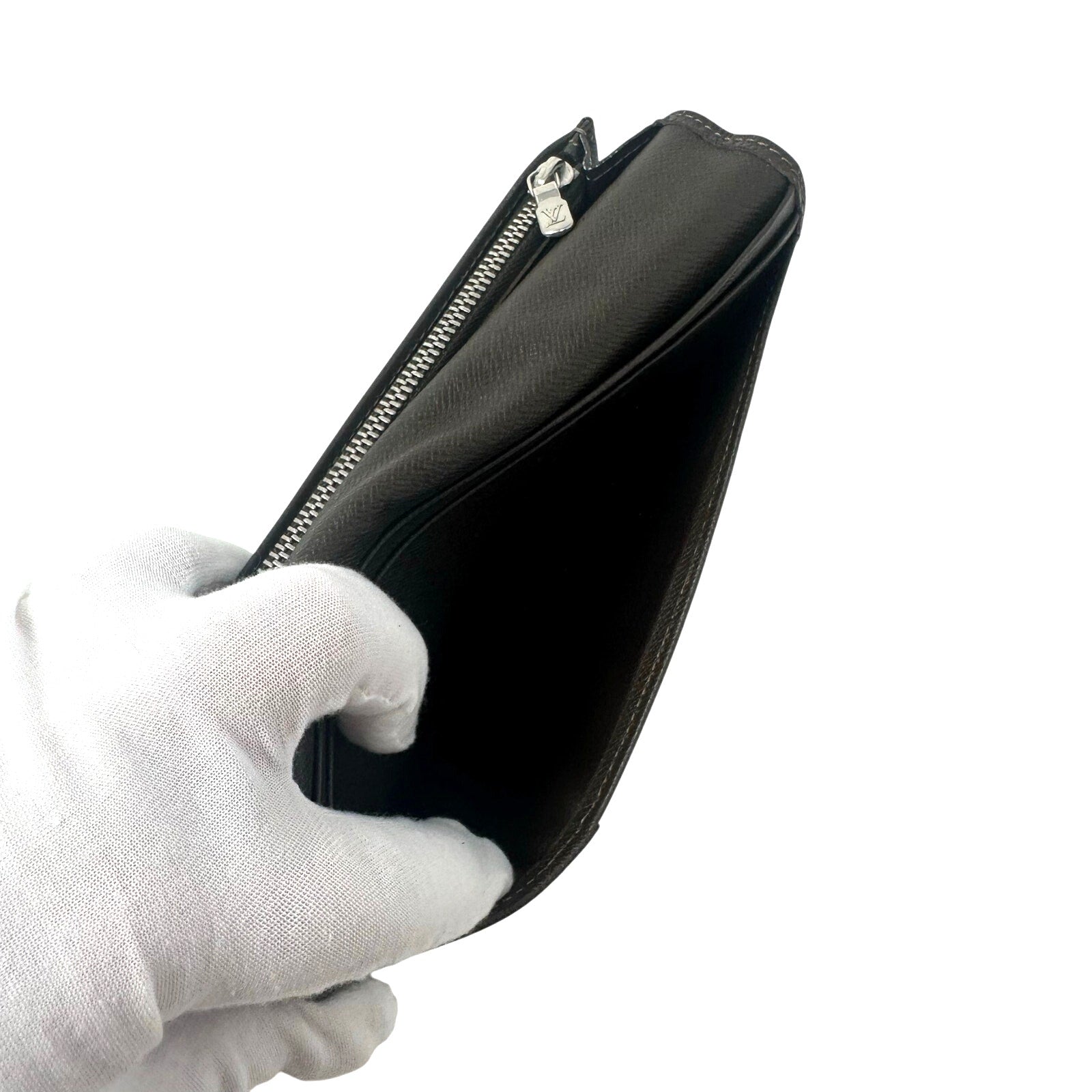 Louis Vuitton LV Taiga Leather Brazza Wallet Checkbook Holder Brown