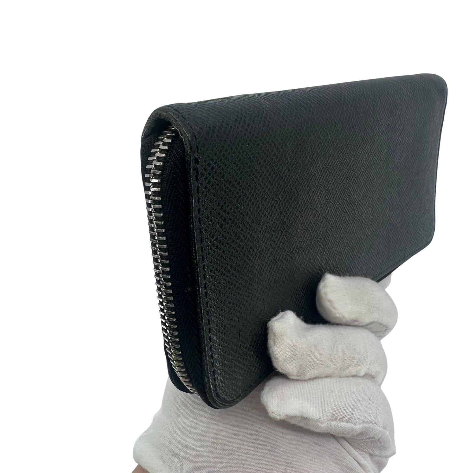 Louis Vuitton LV Taiga Leather Zippy Zip Around Wallet black