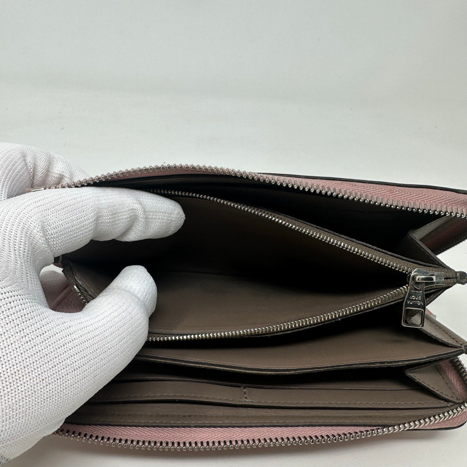 Louis Vuitton LV Veau Cachemire Comete Wallet Magnolia