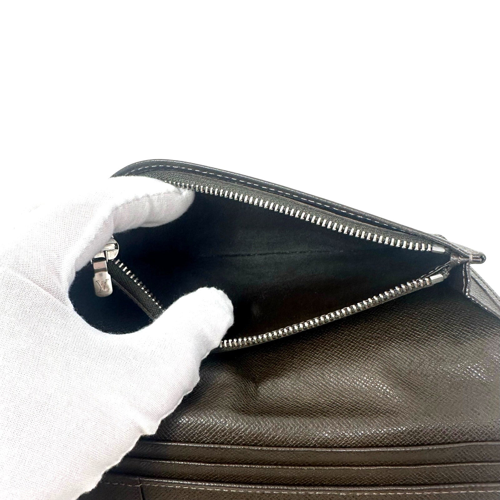 Louis Vuitton LV Taiga Leather Brazza Wallet Checkbook Holder Brown