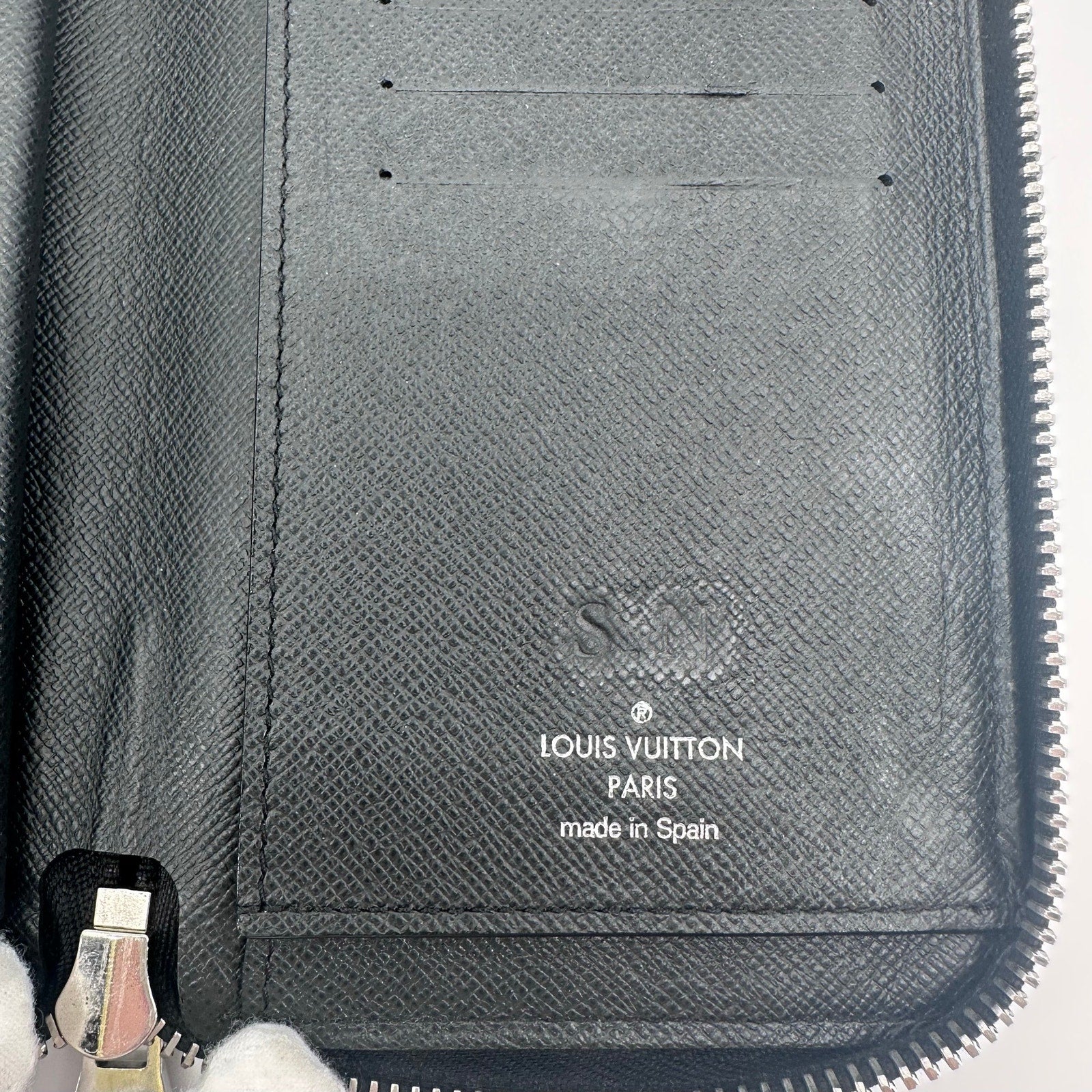 Louis Vuitton LV Taiga Leather Zippy Zip Around Wallet black